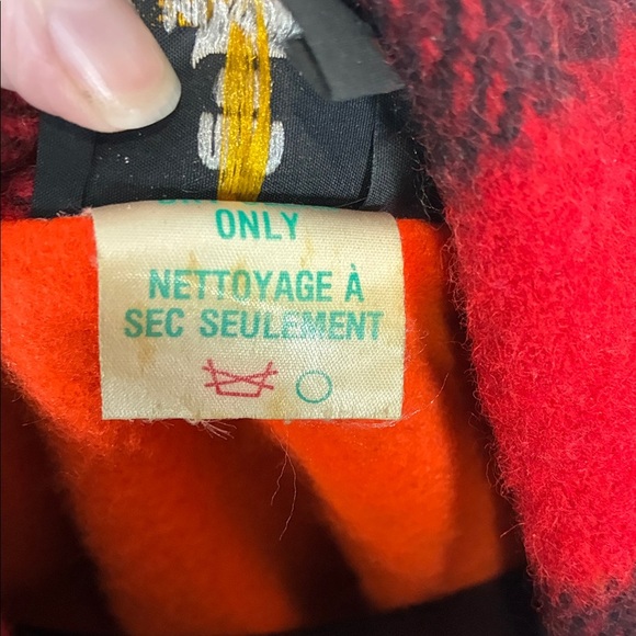 Vintage Classic Canadian Red and Black Checkered Men's Flanelle Jacket - Picture 3 of 8